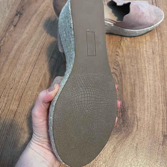 Maurice’s Wedge Sandals - Picture 4 of 7